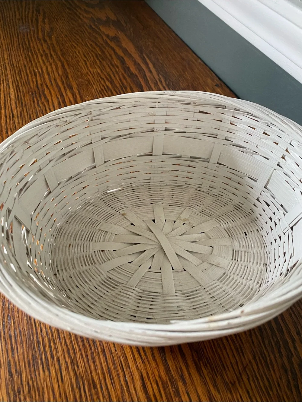 Vintage White Woven Wicker Basket Ceramic Handle Red Heart Tulip Design